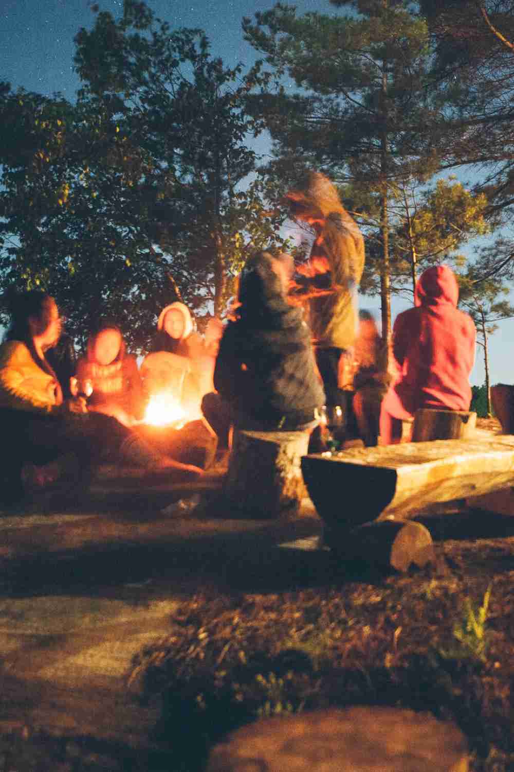 backyard campfire party